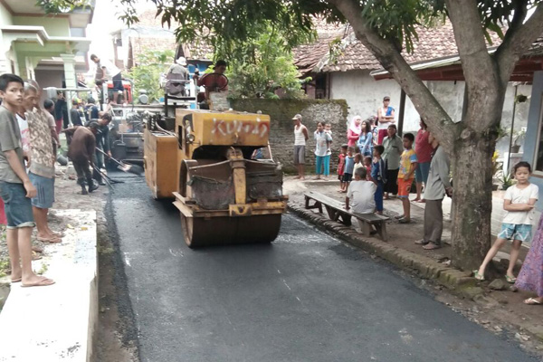 Buktikan Bangun Desa, 3,5 Km Jalan Desa Jatibarang Baru Dihotmix