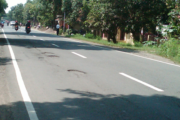 Jalan Pantura Lohbener-Widasari Dipenuhi Lubang