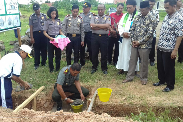 Peletakan Batu Pertama Musala Polsek Sumber, Ini Harapan Kapolres