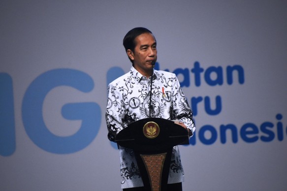 Jokowi Minta Guru Ajarkan Etika Gunakan Medsos