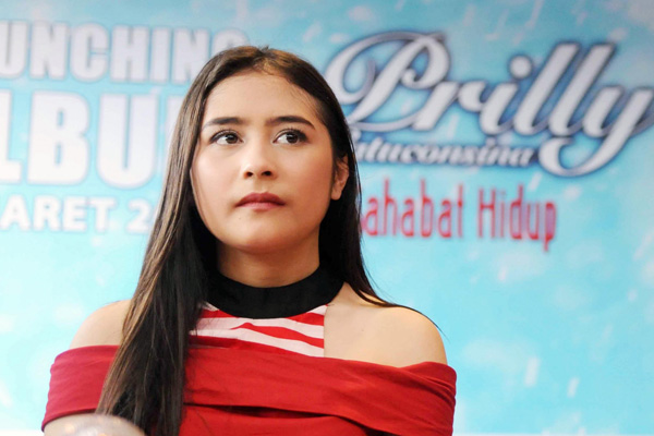 Prilly Latuconsina, Ramaikan Vlog