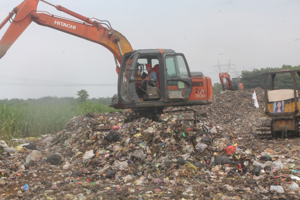 Tempat Pembuangan Sampah Ciledug Meluber, Rusak Lahan Tebu