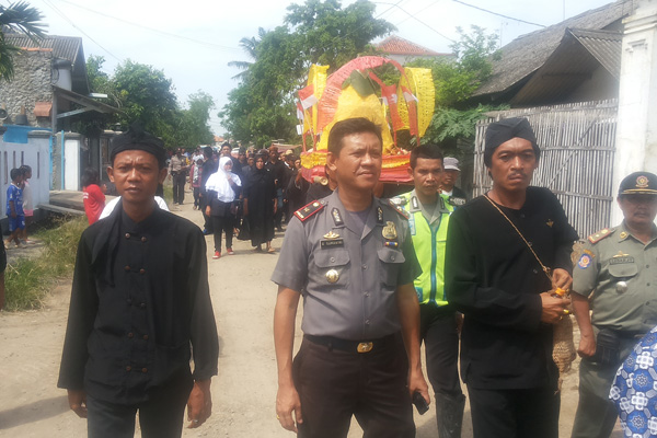 Ini Tumpeng Raksasa dari Masyarakat Bugel