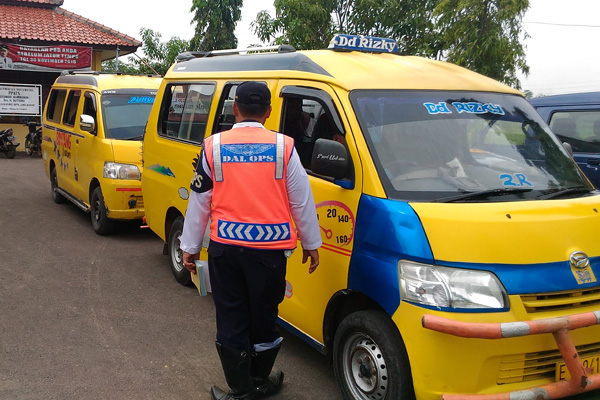 BLHD Kabupaten Cirebon Uji Emisi Puluhan Angkot