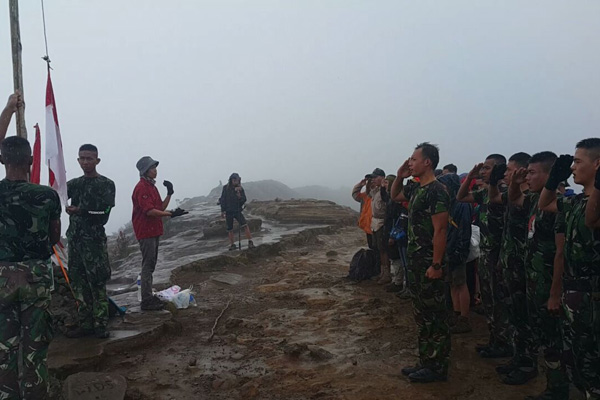 Jaga Lingkungan, Arhanudse Operasi Bersih Gunung Ciremai