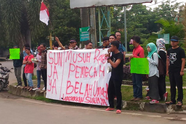 AMP Demo Tuntut Sunjaya Meminta Maaf