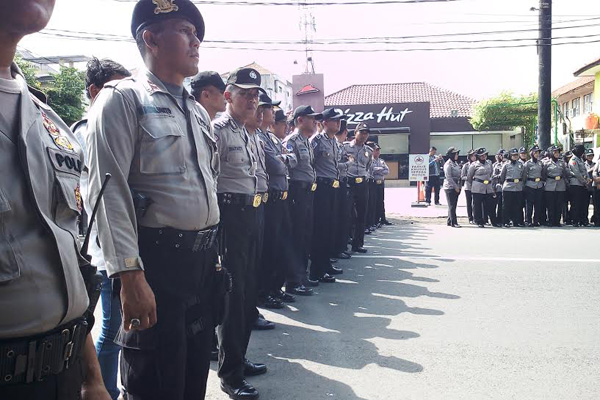 Petugas Ingin Eksekusi Tanah di Jalan Kartini, Warga Melawan