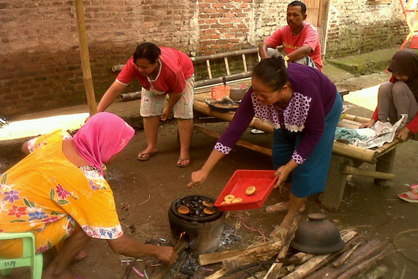 Bulan Shafar, Masyarakat Karangasem Lestarikan “Ngapem”