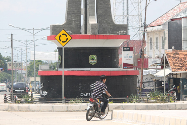 Rambu Bunderan Cigasong Dianggap Salah Sasaran