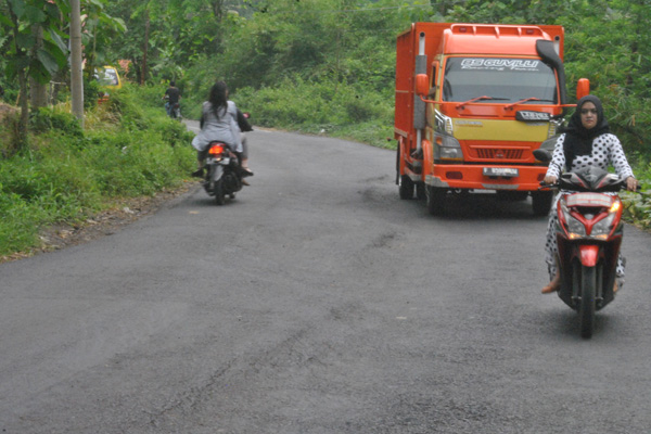 Jalan Blok Cijurey Bantarujeg Amblas Lagi