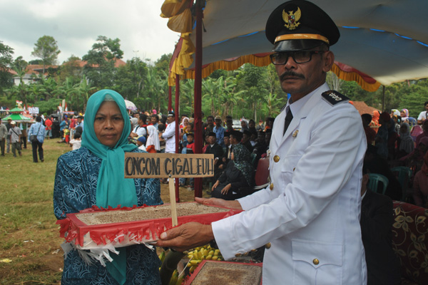 Cekali Coba, Oncom Cigaleuh Bikin Ketagihan