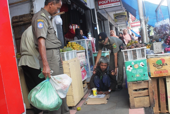 Belasan Gepeng di Wilayah Kuningan Kota Terjaring Razia Satpol PP