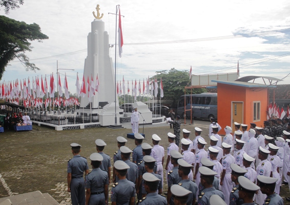 Upacara Hari Pahlawan Lanal Cirebon di TMP Samudra Berlangsung Khidmat