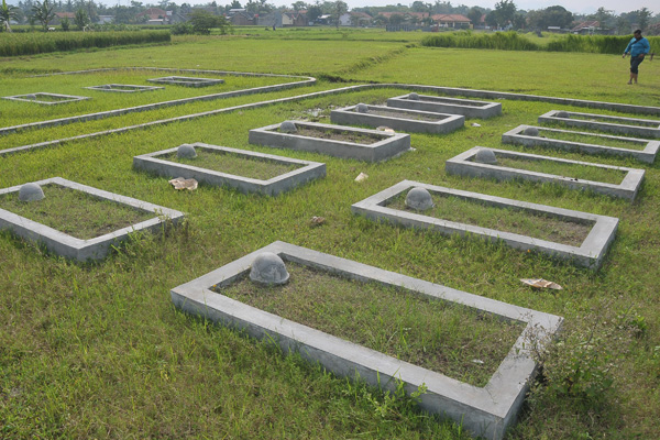 2 Tahun, Taman Makam Pahlawan Belum Selesai