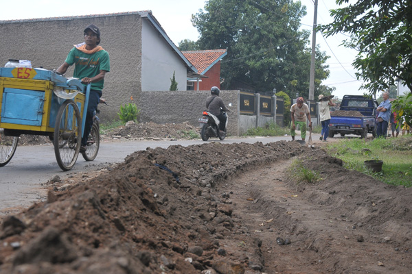 Cari Untung Besar, Proyek Saluran Sungai DPSDAP Amburadul