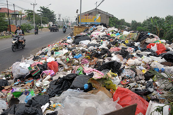 Tumpukan Sampah Makin Menggunung