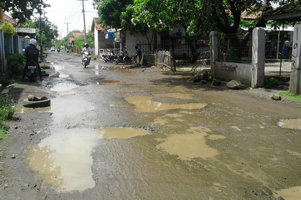 Sulitnya Melintasi Jalan Dompyong Wetan