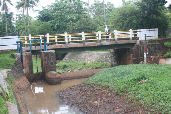 Saluran Cikaramat Greged Dangkal dan Menyempit