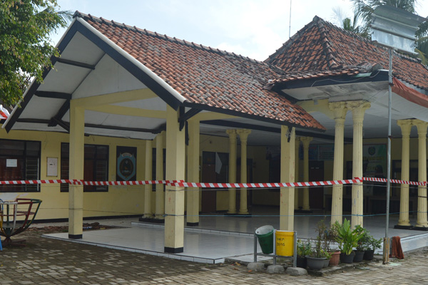 Kantor Kuwu Ujungaris Masih Dibiarkan Ambruk