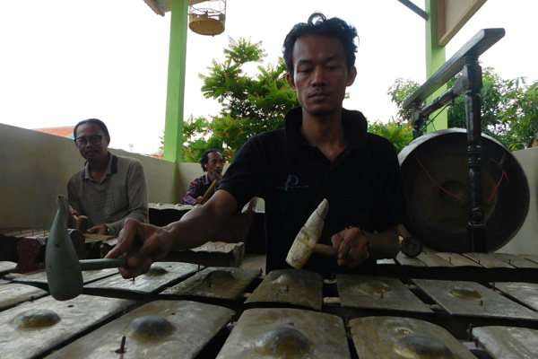 Sanggar Seni Klapa Jajar; Adopsi Musik Kekinian, Ajarkan Tari Topeng hingga Linggung