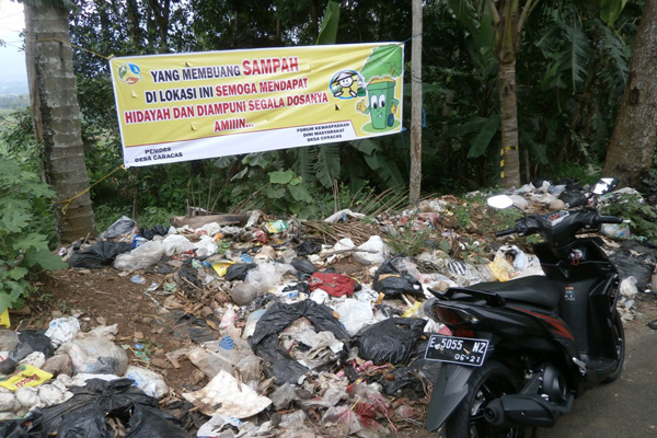 Larangan Tertulis di Spanduk, Sampah Tetap Menumpuk