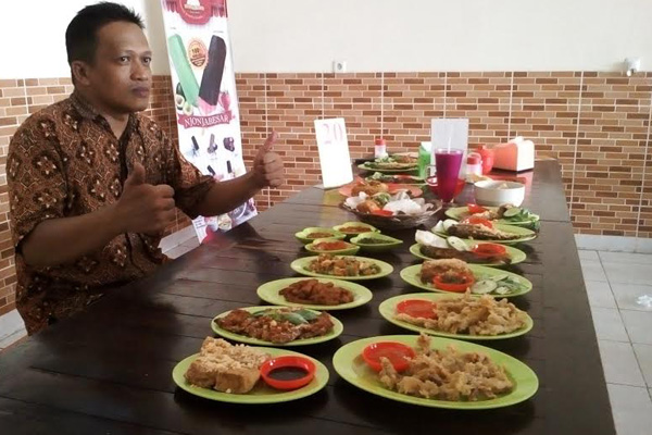 Warung Bakso Jomblo Kini Sediakan Ayam Jomblo