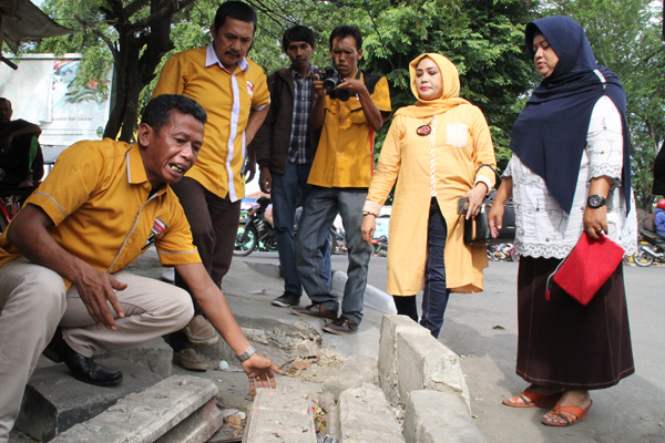 Trotoar Diperbaiki, Giliran Saluran yang Mampet