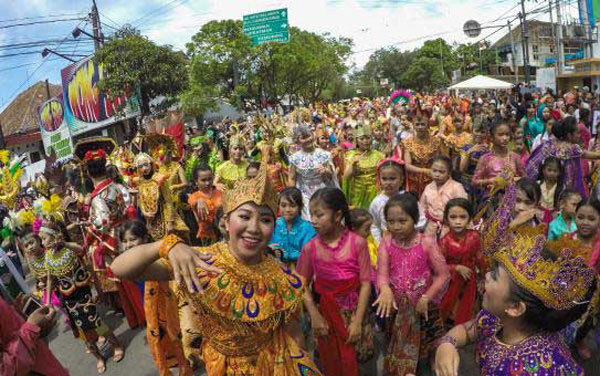 Bandung Lautan Manusia di Riau Street Festival 2016