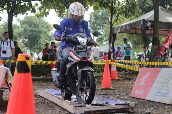 Roadshow All New Honda Supra Sambangi 5 Kota di Jabar