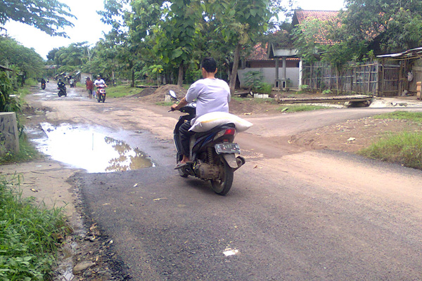 Jalan Cibogo-Ciuyah Tak Tersentuh Perbaikan