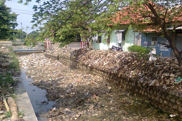 Ngeri, Saluran Air Malakasari Penuh Sampah