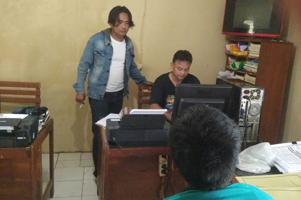 Nggak Mau Modal, Ingin Pesta Tahun Baru, Bobol Warung