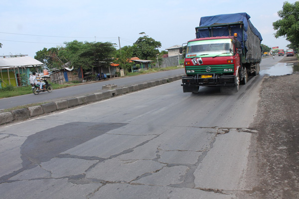 Jalan Pantura Losarang Sudah Bopeng Lagi