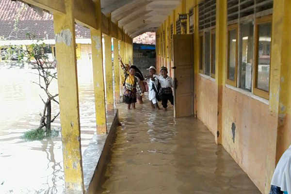 SDN Eretan Wetan: Horee…, Batal Ujian Gara-gara Banjir