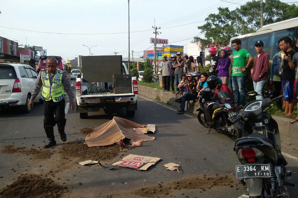 Pengendara Motor Tewas Mengenaskan di Jalan By Pass Cideng