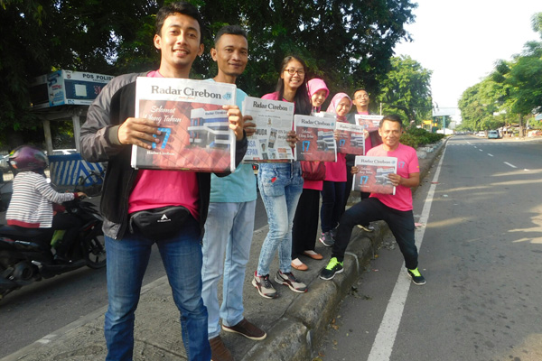 Banyak Loper Koran Dadakan, Ada Apa Ya?