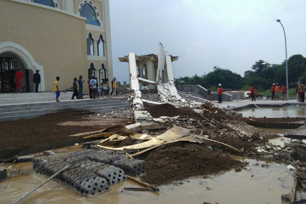 Inikah Sebabnya Menara Masjid Raya Al-Jabar Plumbon Roboh?