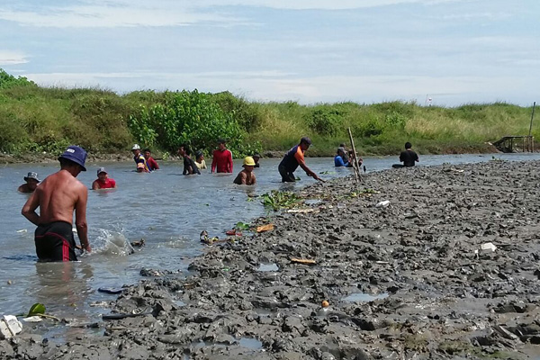 BBWSCC Kurang Tanggap, Warga Gotong Royong Keruk Sungai Sigranala
