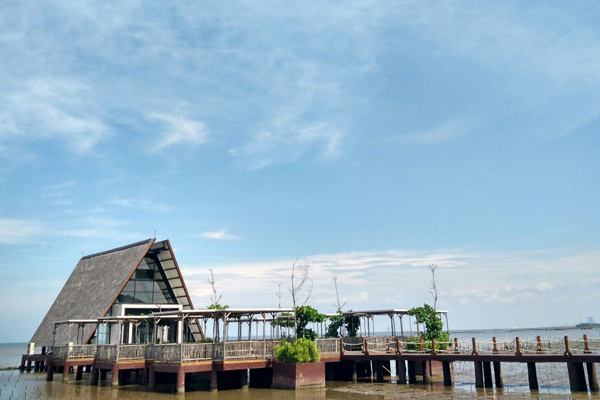 Resepsi Pernikahan Suasana Pantai di Restoran Kapal Ceng Ho