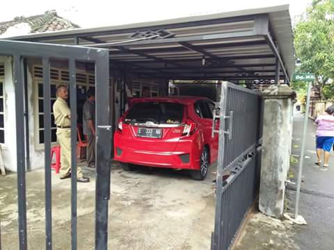 Sahrini Lelap Tidur, Kaca Mobil Miliknya Dijebol