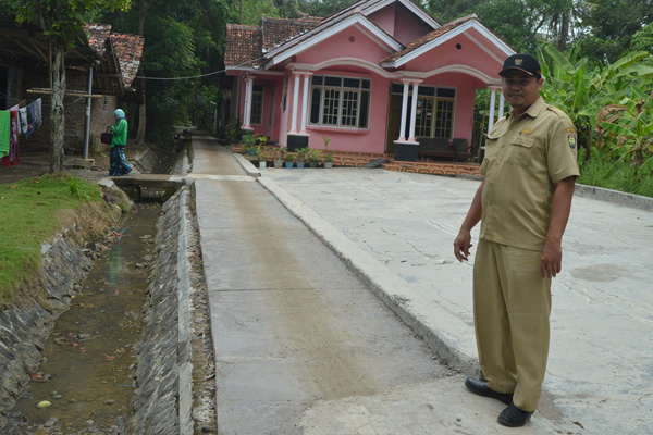 Desa Bangodua, Sampai Jalan Setapak pun Dibeton