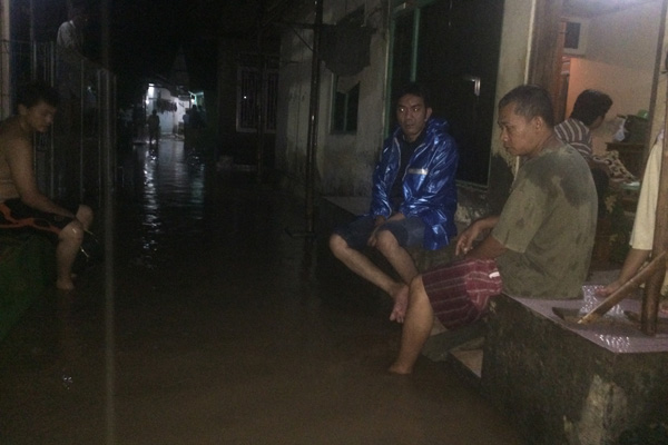 Banjir Selalu “Menyapa” Blok Pande Lemahabang