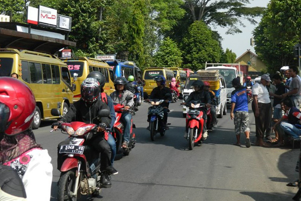 Elf Makin Banyak, Sopir Keluhkan Penumpang Sepi