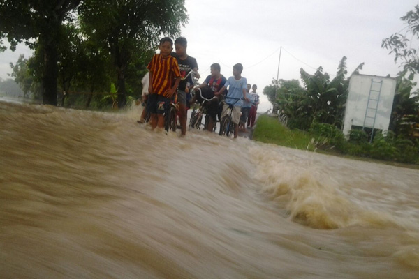 10 Jam Banjir Genangi Leuweunghapit Ligung