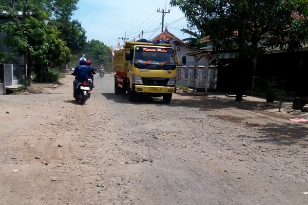 Jalan Alternatif di Bantarwaru Makin Parah