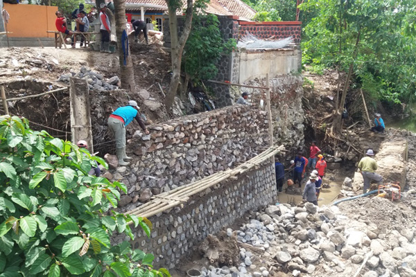 Jembatan Jatiwangi-Ligung Dibongkar