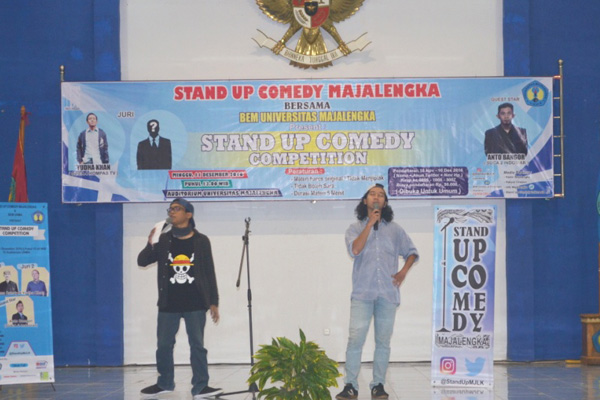 Unma Hibur Orang Lewat Stand Up Comedy