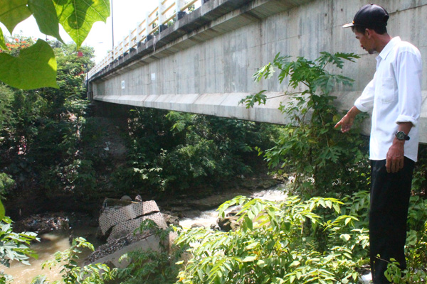 Warga Khawatir Jembatan Kaligawe Putus Lagi