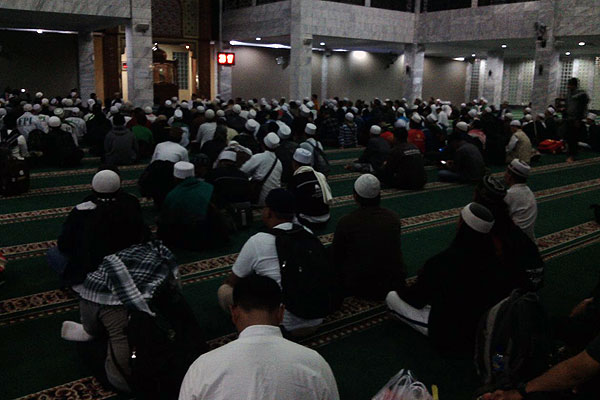 15 Bus Peserta Aksi 212 dari Kuningan Kumpul di Masjid Syiarul Islam