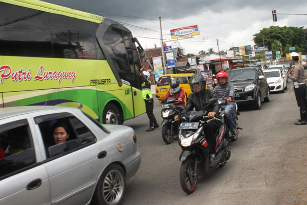 Libur Panjang, Lalu Lintas Jalan Utama Kuningan-Cirebon Padat